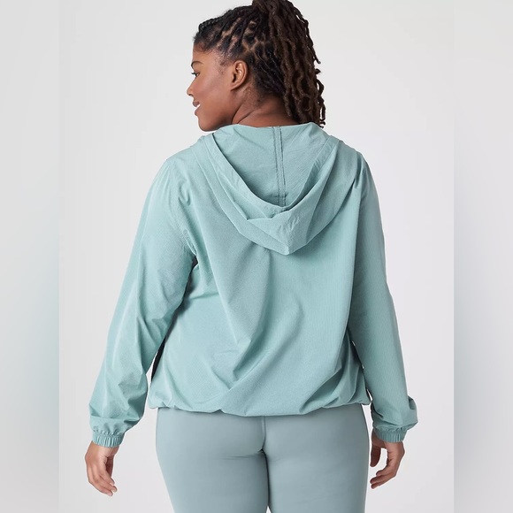 Livi Active Snap-Front Textured Woven Windbreaker Pullover - Picture 2 of 6